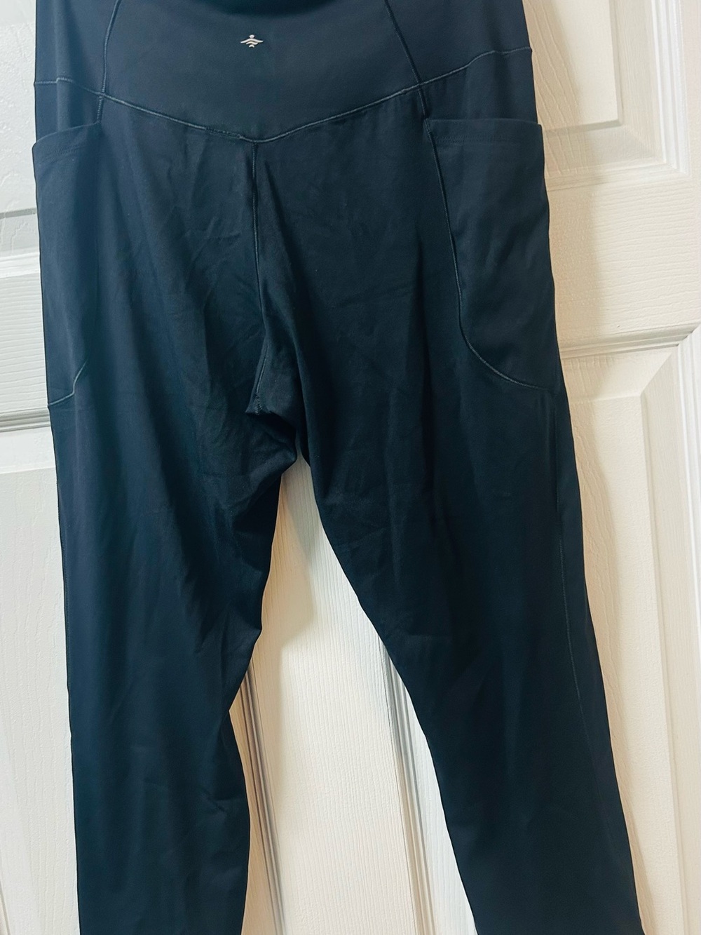 HALARA Black Capris - Women's Large nwot - Picture 8 of 14